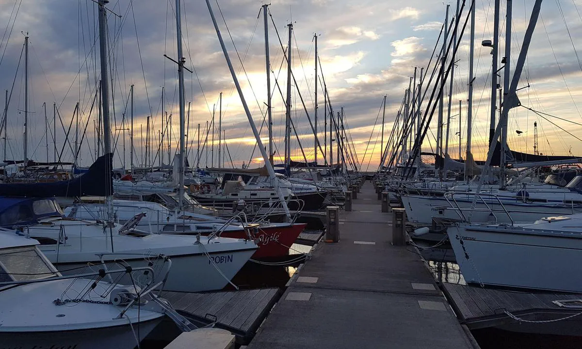 {"base": "de", "no": "Marina Lubmin", "se": "Marina Lubmin", "en": "Marina Lubmin", "da": "Marina Lubmin", "fr": "Marina Lubmin", "de": "Marina Lubmin", "es": "Marina Lubmin", "it": "Marina Lubmin", "pt": "Marina Lubmin", "nl": "Marina Lubmin", "pl": "Marina Lubmin", "uk": "\u041c\u0430\u0440\u0438\u043d\u0430 \u041b\u044e\u0431\u043c\u0456\u043d", "ro": "Marina Lubmin", "tr": "Marina Lubmin", "el": "\u039c\u03b1\u03c1\u03af\u03bd\u03b1 \u039b\u03bf\u03cd\u03bc\u03c0\u03bc\u03b9\u03bd", "cs": "Marina Lubmin", "hu": "Marina Lubmin", "fi": "Marina Lubmin", "bg": "\u041c\u0430\u0440\u0438\u043d\u0430 \u041b\u044e\u0431\u043c\u0438\u043d", "sr": "\u041c\u0430\u0440\u0438\u043d\u0430 \u041b\u0443\u0431\u043c\u0438\u043d", "et": "Marina Lubmin", "lv": "Marina Lubmina", "lt": "Marina Lubmin"}