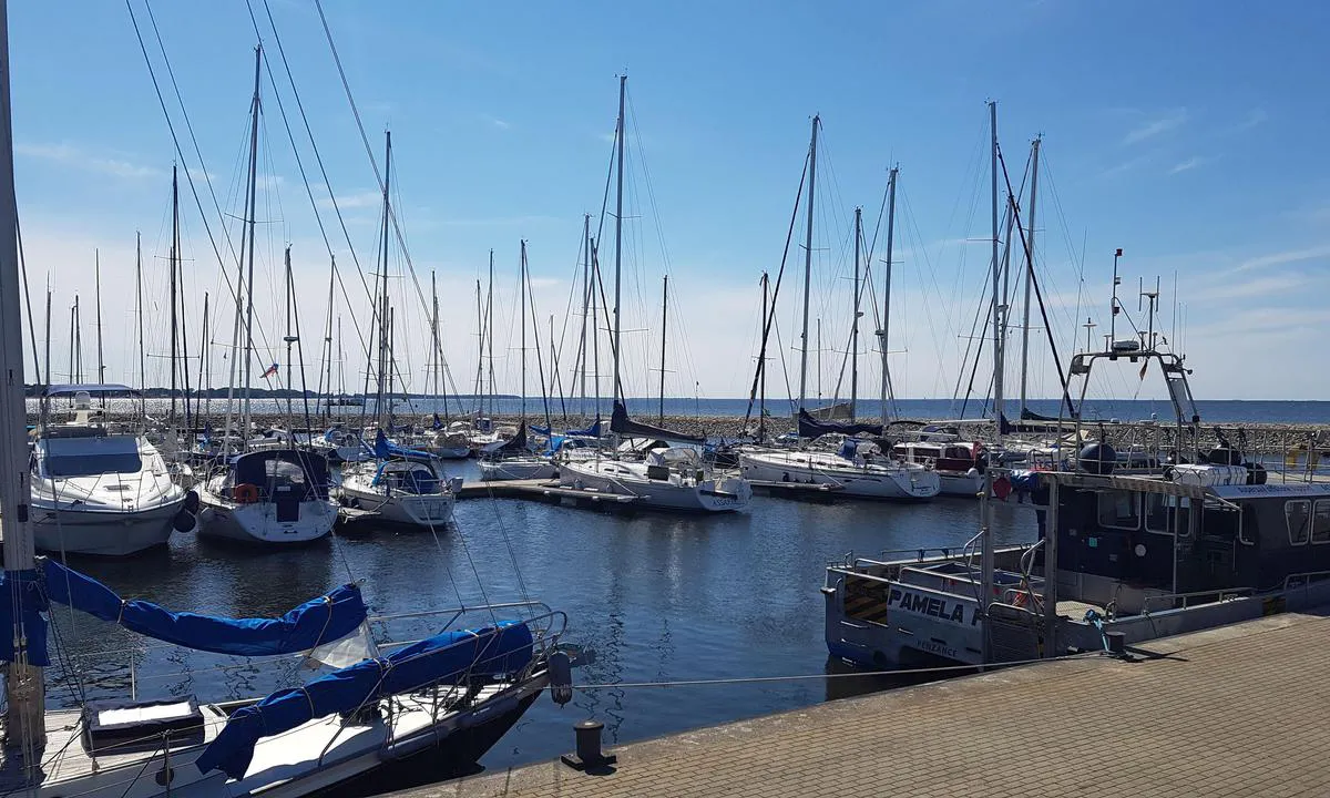 {"base": "de", "no": "Marina Lubmin", "se": "Marina Lubmin", "en": "Marina Lubmin", "da": "Marina Lubmin", "fr": "Marina Lubmin", "de": "Marina Lubmin", "es": "Marina Lubmin", "it": "Marina Lubmin", "pt": "Marina Lubmin", "nl": "Marina Lubmin", "pl": "Marina Lubmin", "uk": "\u041c\u0430\u0440\u0438\u043d\u0430 \u041b\u044e\u0431\u043c\u0456\u043d", "ro": "Marina Lubmin", "tr": "Marina Lubmin", "el": "\u039c\u03b1\u03c1\u03af\u03bd\u03b1 \u039b\u03bf\u03cd\u03bc\u03c0\u03bc\u03b9\u03bd", "cs": "Marina Lubmin", "hu": "Marina Lubmin", "fi": "Marina Lubmin", "bg": "\u041c\u0430\u0440\u0438\u043d\u0430 \u041b\u0443\u0431\u043c\u0438\u043d", "sr": "\u041c\u0430\u0440\u0438\u043d\u0430 \u041b\u0443\u0431\u043c\u0438\u043d", "et": "Lubmini sadam", "lv": "Marina Lubmin", "lt": "Marina Lubmin"}