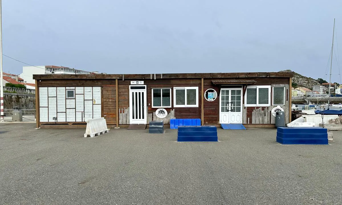 MARINA MUXIA: {"base": "no", "no": "Slitent sanit\u00e6rrom", "se": "Slitet sanitetsrum", "en": "Worn-out sanitary facility", "da": "Slidt sanitetsrum", "fr": "Salle de sanitaire fatigu\u00e9e", "de": "Abgenutzter Sanit\u00e4rraum", "es": "Instalaci\u00f3n sanitaria desgastada", "it": "Bagno stanco", "pt": "Instala\u00e7\u00e3o sanit\u00e1ria desgastada", "nl": "Vervallen sanitairruimte", "pl": "Zu\u017cyta \u0142azienka", "uk": "\u0417\u043d\u043e\u0448\u0435\u043d\u0435 \u0441\u0430\u043d\u0456\u0442\u0430\u0440\u043d\u0435 \u043f\u0440\u0438\u043c\u0456\u0449\u0435\u043d\u043d\u044f", "ro": "Camer\u0103 sanitar\u0103 uzat\u0103", "tr": "Yorgun sanitasyon odas\u0131", "el": "\u039a\u03bf\u03c5\u03c1\u03b1\u03c3\u03bc\u03ad\u03bd\u03b7 \u03c4\u03bf\u03c5\u03b1\u03bb\u03ad\u03c4\u03b1", "cs": "Po\u0161kozen\u00e9 sanit\u00e1rn\u00ed za\u0159\u00edzen\u00ed", "hu": "Lelakott vizesblokk", "fi": "Kulukuntoinen saniteettitila", "bg": "\u0418\u0437\u043d\u043e\u0441\u0435\u043d\u0430 \u0441\u0430\u043d\u0438\u0442\u0430\u0440\u043d\u0430 \u0441\u0442\u0430\u044f", "sr": "Izno\u0161ena sanitarna prostorija", "et": "Kulunud sanitaarruum", "lv": "Nolietotas sanit\u0101r\u0101s telpas", "lt": "Nusid\u0117v\u0117j\u0119s sanitarinis kambarys"}