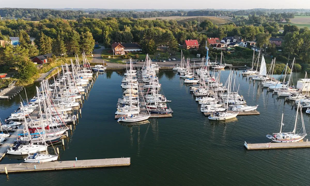 {"base": "de", "no": "Marina Neuhof", "se": "Marina Neuhof", "en": "Marina Neuhof", "da": "Marina Neuhof", "fr": "Marina Neuhof", "de": "Marina Neuhof", "es": "Marina Neuhof", "it": "Marina Neuhof", "pt": "Marina Neuhof", "nl": "Jachthaven Neuhof", "pl": "Marina Neuhof", "uk": "\u041c\u0430\u0440\u0438\u043d\u0430 \u041d\u043e\u0439\u0433\u043e\u0444", "ro": "Marina Neuhof", "tr": "Neuhof Marina", "el": "\u039c\u03b1\u03c1\u03af\u03bd\u03b1 Neuhof", "cs": "Marina Neuhof", "hu": "Marina Neuhof", "fi": "Marina Neuhof", "bg": "\u041c\u0430\u0440\u0438\u043d\u0430 \u041d\u043e\u0439\u0445\u043e\u0444", "sr": "\u041c\u0430\u0440\u0438\u043d\u0430 \u041d\u043e\u0458\u0445\u043e\u0444", "et": "<h1>Marina Neuhof</h1>", "lv": "Marina Neuhof", "lt": "Marina Neuhof"}