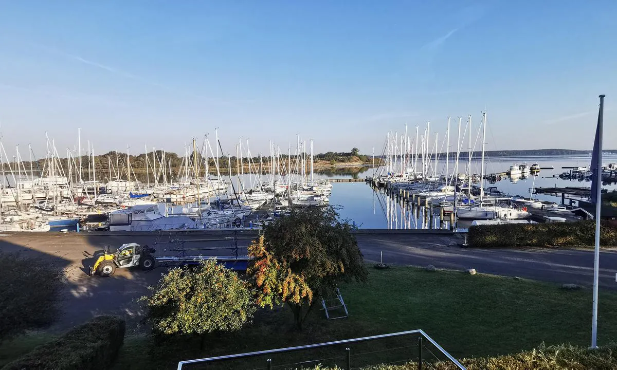 {"base": "de", "no": "Marina Neuhof", "se": "Marina Neuhof", "en": "Marina Neuhof", "da": "Marina Neuhof", "fr": "Marina Neuhof", "de": "Marina Neuhof", "es": "Marina Neuhof", "it": "Marina Neuhof", "pt": "Marina Neuhof", "nl": "Marina Neuhof", "pl": "Marina Neuhof", "uk": "\u041c\u0430\u0440\u0438\u043d\u0430 \u041d\u043e\u0439\u0445\u043e\u0444", "ro": "Marina Neuhof", "tr": "Marina Neuhof", "el": "\u039c\u03b1\u03c1\u03af\u03bd\u03b1 \u039d\u03cc\u03b9\u03c7\u03bf\u03c6", "cs": "Marina Neuhof", "hu": "Marina Neuhof", "fi": "Neuhofin venesatama", "bg": "\u041c\u0430\u0440\u0438\u043d\u0430 \u041d\u043e\u0439\u0445\u043e\u0444", "sr": "\u041c\u0430\u0440\u0438\u043d\u0430 \u041d\u043e\u0458\u0445\u043e\u0444", "et": "Marina Neuhof", "lv": "Marina Neuhof", "lt": "Marina Neuhof"}