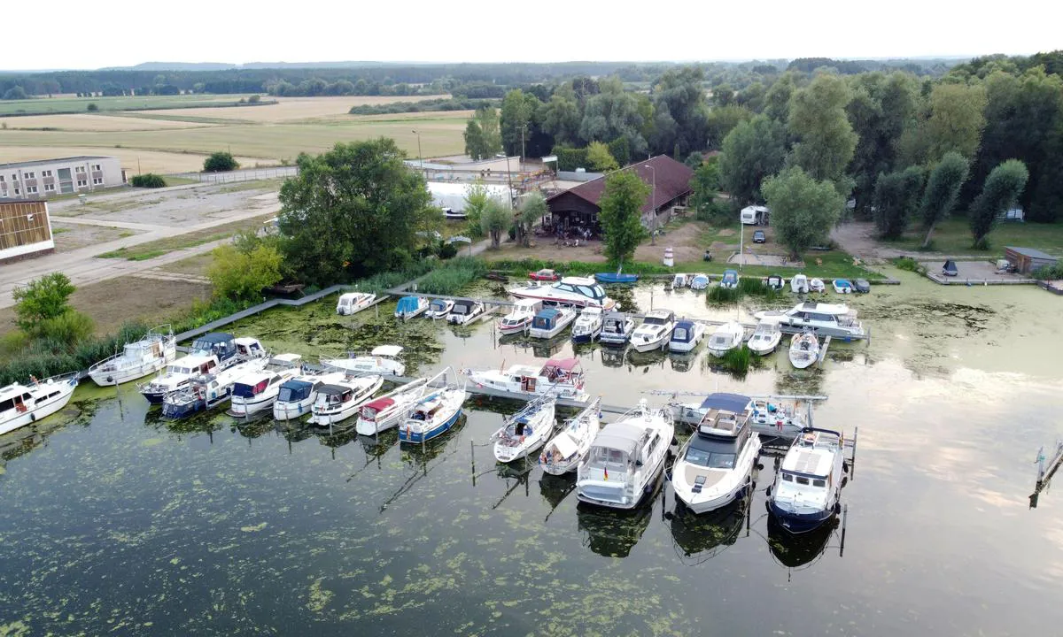 {"base": "de", "no": "Marina Oderberg.", "se": "Marina Oderberg.", "en": "Marina Oderberg", "da": "Marina Oderberg.", "fr": "Marina Oderberg.", "de": "Marina Oderberg.", "es": "Marina Oderberg", "it": "Marina Oderberg.", "pt": "Marina Oderberg.", "nl": "Marina Oderberg.", "pl": "Marina Oderberg.", "uk": "\u041c\u0430\u0440\u0438\u043d\u0430 \u041e\u0434\u0435\u0440\u0431\u0435\u0440\u0433.", "ro": "Marina Oderberg", "tr": "Marina Oderberg.", "el": "\u039c\u03b1\u03c1\u03af\u03bd\u03b1 \u038c\u03bd\u03c4\u03b5\u03c1\u03bc\u03c0\u03b5\u03c1\u03b3\u03ba.", "cs": "Marina Oderberg.", "hu": "Marina Oderberg.", "fi": "Marina Oderberg.", "bg": "\u041c\u0430\u0440\u0438\u043d\u0430 \u041e\u0434\u0435\u0440\u0431\u0435\u0440\u0433.", "sr": "\u041c\u0430\u0440\u0438\u043d\u0430 \u041e\u0434\u0435\u0440\u0431\u0435\u0440\u0433.", "et": "Marina Oderberg.", "lv": "Marina Oderberga", "lt": "Oderbergo prieplauka"}