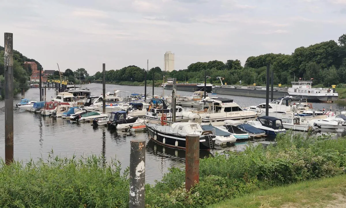 {"base": "de", "no": "Marina Skippertreff Lauenburg.", "se": "Marina Skippertreff Lauenburg.", "en": "Marina Skippertreff Lauenburg.", "da": "Marina Skippertreff Lauenburg.", "fr": "Marina Skippertreff Lauenburg.", "de": "Marina Skippertreff Lauenburg.", "es": "Marina Skippertreff Lauenburg", "it": "<html>Marina Skippertreff Lauenburg.</html>", "pt": "Marina Skippertreff Lauenburg.", "nl": "Marina Skippertreff Lauenburg.", "pl": "Marina Skippertreff Lauenburg.", "uk": "\u041c\u0430\u0440\u0438\u043d\u0430 \u0421\u043a\u0456\u043f\u043f\u0435\u0440\u0442\u0440\u0435\u0444\u0444 \u041b\u0430\u0443\u0435\u043d\u0431\u0443\u0440\u0433.", "ro": "Marina Skippertreff Lauenburg.", "tr": "Skippertreff Lauenburg Marinas\u0131.", "el": "\u039c\u03b1\u03c1\u03af\u03bd\u03b1 Skippertreff \u039b\u03ac\u03bf\u03c5\u03b5\u03bd\u03bc\u03c0\u03bf\u03c5\u03c1\u03b3\u03ba.", "cs": "Marina Skippertreff Lauenburg.", "hu": "Marina Skippertreff Lauenburg.", "fi": "Marina Skippertreff Lauenburg.", "bg": "\u041c\u0430\u0440\u0438\u043d\u0430 Skippertreff Lauenburg.", "sr": "\u041c\u0430\u0440\u0438\u043d\u0430 \u0421\u043a\u0438\u043f\u0435\u0440\u0442\u0440\u0435\u0444\u0444 \u041b\u0430\u0443\u0435\u043d\u0431\u0443\u0440\u0433.", "et": "Marina Skippertreff Lauenburg.", "lv": "Marina Skippertreff Lauenburg.", "lt": "<em>Marina</em> Skippertreff Lauenburg"}