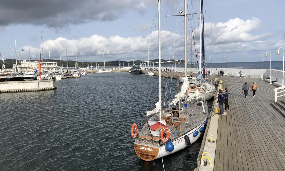 Most guests moor on this pier, that you get on your right hand side just as you enter the marina in Sopot.