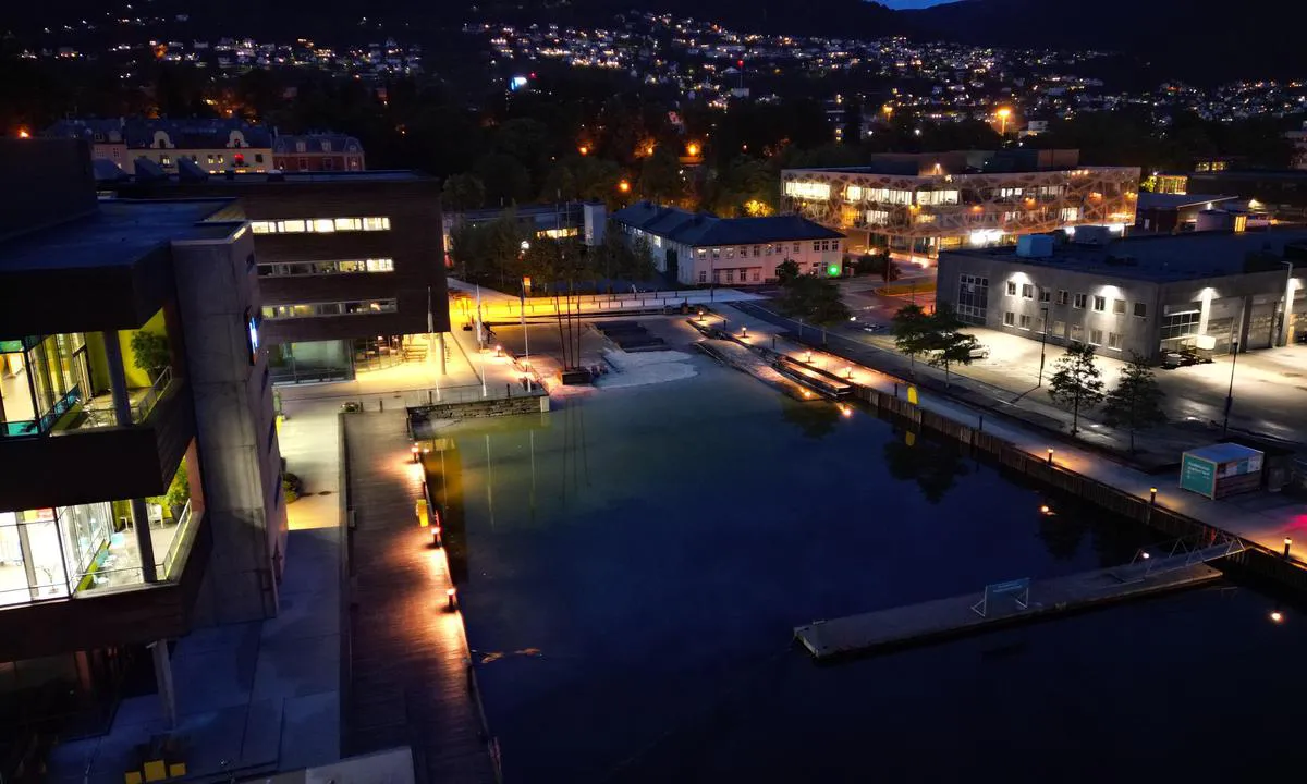 Marineholmen: {"base": "de", "no": "Badestrand", "se": "Strand f\u00f6r bad", "en": "Beach", "da": "Badestrand", "fr": "Plage", "de": "Badestrand", "es": "Playa para ba\u00f1arse", "it": "Spiaggia", "pt": "praia de banho", "nl": "Zwemplek", "pl": "Pla\u017ca", "uk": "\u041f\u043b\u044f\u0436 \u0434\u043b\u044f \u043a\u0443\u043f\u0430\u043d\u043d\u044f", "ro": "Plaj\u0103 pentru \u00eenot", "tr": "Plaj", "el": "\u03a0\u03b1\u03c1\u03b1\u03bb\u03af\u03b1 \u039a\u03bf\u03bb\u03cd\u03bc\u03b2\u03b7\u03c3\u03b7\u03c2", "cs": "Pl\u00e1\u017e ke koup\u00e1n\u00ed", "hu": "Strand", "fi": "Uimaranta", "bg": "\u041f\u043b\u0430\u0436", "sr": "\u041f\u043b\u0430\u0436\u0430", "et": "Rannas", "lv": "Peldvieta", "lt": "Papl\u016bdimys"}
