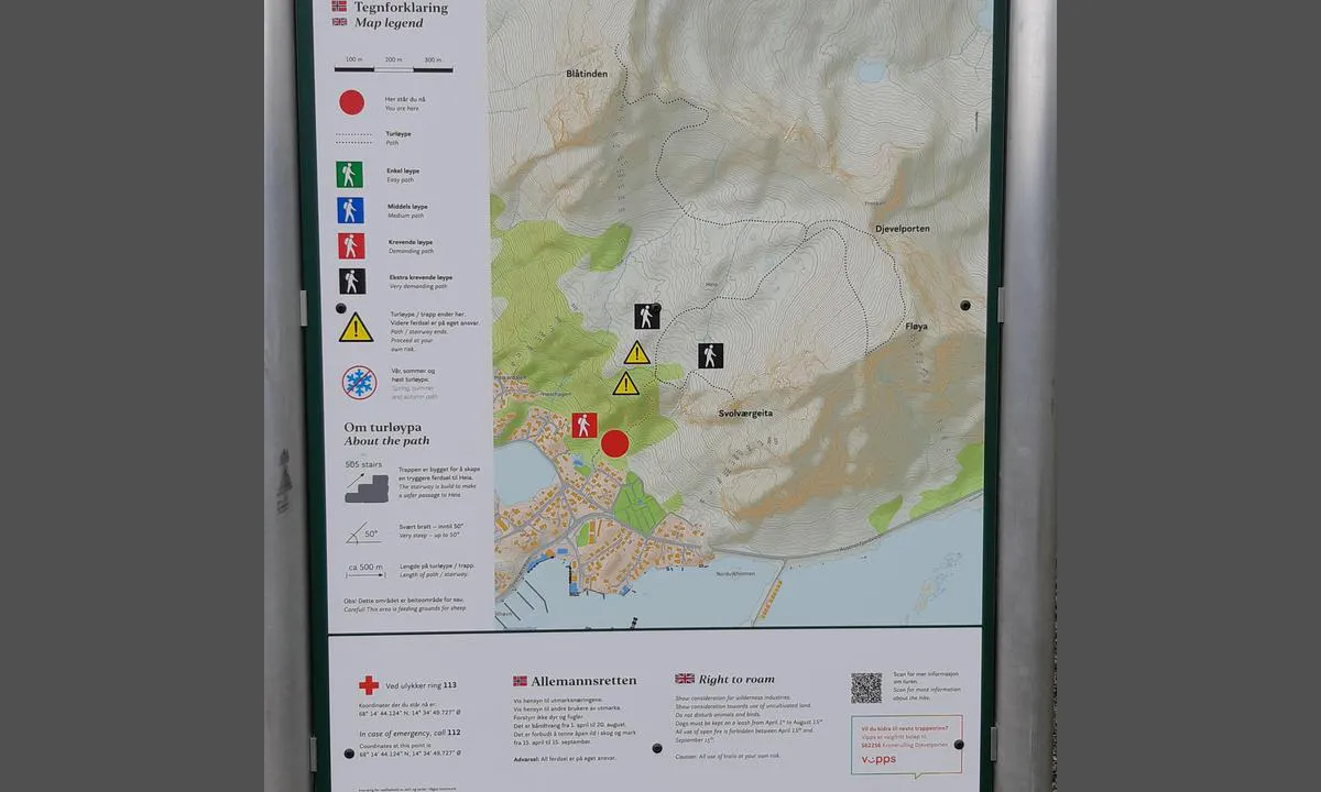 Marinepollen - Svolvær: {"base": "no", "no": "Skilt over turer i n\u00e6rheten av havnen. (Havnen ses nede til venstre p\u00e5 skiltet)", "se": "Skylt \u00f6ver turer i n\u00e4rheten av hamnen. (Hamnen ses nere till v\u00e4nster p\u00e5 skylten)", "en": "Sign over trips near the harbor. (The harbor is seen at the bottom left of the sign)", "da": "Skilte over ture i n\u00e6rheden af havnen. (Havnen ses nede til venstre p\u00e5 skiltet)"}