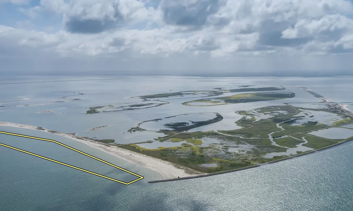 Markerwadden Noordzijde: Splendid anchorage.
(Photo from https://www.natuurmonumenten.nl/natuurgebieden/marker-wadden/varen/boot-naar-marker-wadden)
