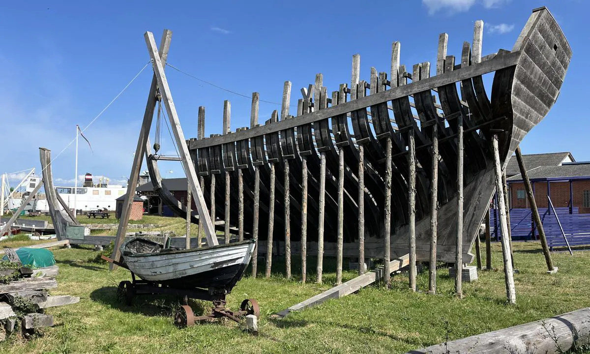 {"base": "da", "no": "Marstal Sj\u00f8fartsmuseum", "se": "Marstal Sj\u00f6fartsmuseum", "en": "Marstal Maritime Museum", "da": "Marstal Sj\u00f8fartsmuseum", "fr": "Mus\u00e9e Maritime de Marstal", "de": "Marstal Seefahrtsmuseum", "es": "Museo Mar\u00edtimo de Marstal", "it": "Museo Marittimo di Marstal", "pt": "Museu de Navega\u00e7\u00e3o de Marstal", "nl": "Marstal Sj\u00f8fartsmuseum", "pl": "Muzeum Morskie w Marstal", "uk": "\u041c\u043e\u0440\u0441\u044c\u043a\u0438\u0439 \u043c\u0443\u0437\u0435\u0439 \u041c\u0430\u0440\u0441\u0442\u0430\u043b\u0430", "ro": "Muzeul Maritim Marstal", "tr": "Marstal Denizcilik M\u00fczesi", "el": "\u039d\u03b1\u03c5\u03c4\u03b9\u03ba\u03cc \u039c\u03bf\u03c5\u03c3\u03b5\u03af\u03bf \u039c\u03b1\u03c1\u03c3\u03c4\u03ad\u03bb", "cs": "Muzeum n\u00e1mo\u0159nictva Marstal", "hu": "Marstal Tenger\u00e9szeti M\u00fazeum", "fi": "Marstalin Merimuseo", "bg": "\u041c\u043e\u0440\u0441\u043a\u0438\u044f\u0442 \u043c\u0443\u0437\u0435\u0439 \u041c\u0430\u0440\u0441\u0442\u0430\u043b", "sr": "Pomorski muzej Marstal", "et": "Marstali Merenduse Muuseum", "lv": "Marstal J\u016brniec\u012bbas muzejs", "lt": "Marstal j\u016br\u0173 muziejus"}
