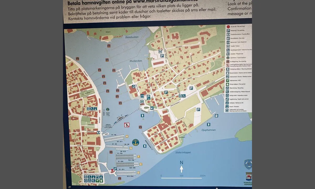 Marstrand: {"base": "se", "no": "<p>Oversiktsbilde over gjestehavnen og fasiliteter.</p>", "se": "\u00d6versiktsbild \u00f6ver g\u00e4sthamnen och faciliteter.", "en": "Overview image of the guest harbor and facilities.", "da": "Oversigtsbillede over g\u00e6stehavnen og faciliteter."}