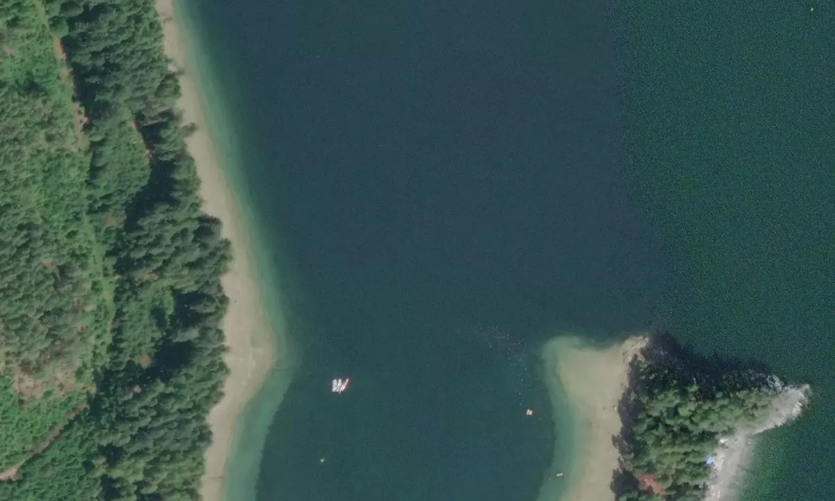 Flyfoto av Maude Cove
