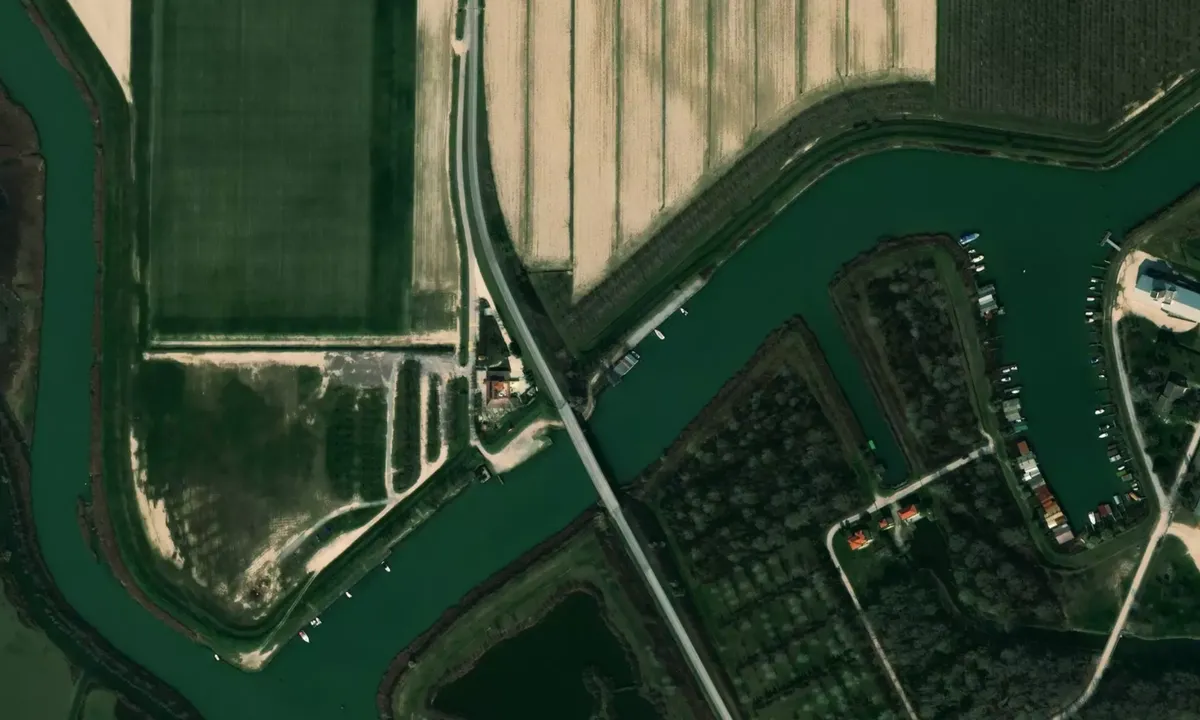 Flyfoto av Mazarack