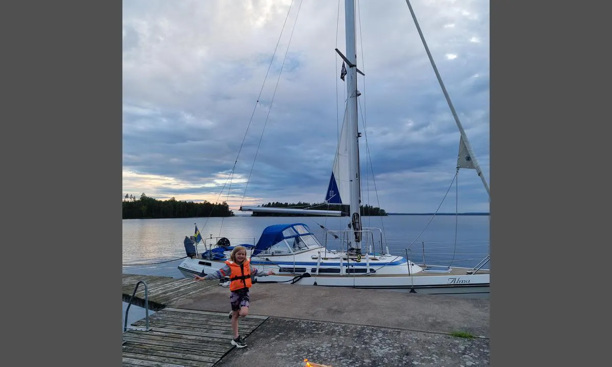 {"base": "se", "no": "Medevi brygge", "se": "Medevi brygga", "en": "Medevi pier", "da": "Medevi brygge"}