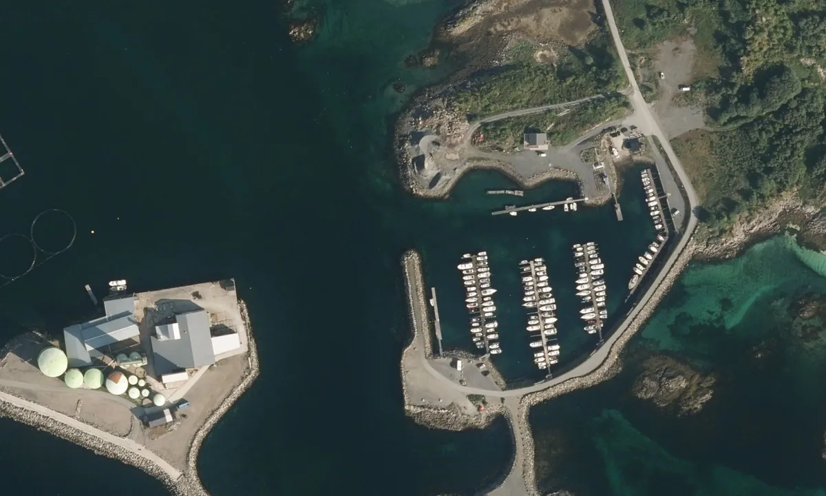 Flyfoto av Melbu Småbåthavn