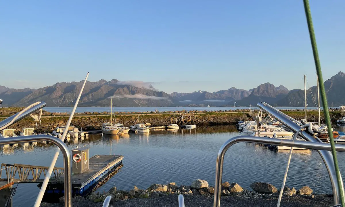 Melbu Småbåthavn: {"base": "no", "no": "Drivstoffylling", "se": "Br\u00e4nslep\u00e5fyllning", "en": "Refueling", "da": "Br\u00e6ndstofp\u00e5fyldning"}