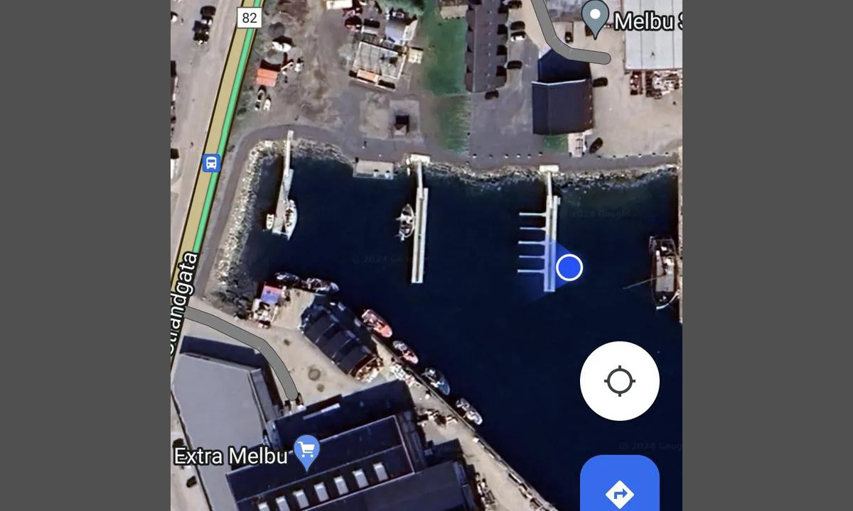 Melbu: {"base": "no", "no": "Skjermilde tatt fra Google maps.\r\nHavna er bygd om og har n\u00e5 tre betongflytebrygger med vann og str\u00f8m.\r\nIkke funnet noe bygg for andre fasiliteter. \r\nFin dybde for seilb\u00e5t ved de to ytterste bryggene, p\u00e5 innsiden av den innerste kan de bli grunt. Anlegget bruker Go Marina app.", "se": "Sk\u00e4rmbild tagen fr\u00e5n Google maps. <br>\nHamnen har byggts om och har nu tre betongflytbryggor med vatten och el. <br>\nInga byggnader f\u00f6r andra faciliteter hittades. <br>\nBra djup f\u00f6r segelb\u00e5t vid de tv\u00e5 yttersta bryggorna, p\u00e5 insidan av den innersta kan det bli grunt. Anl\u00e4ggningen anv\u00e4nder Go Marina app.", "en": "<i>Screenshot taken from Google maps.</i><br>The harbour has been rebuilt and now has three concrete floating docks with water and electricity.<br>No buildings found for other facilities.<br>Good depth for sailboats at the two outermost docks, it can become shallow on the inside of the innermost dock.<br>The facility uses the Go Marina app.", "da": "Sk\u00e6rmfoto taget fra Google Maps. Havnen er ombygget og har nu tre betonflydebroer med vand og str\u00f8m. Intet bygning fundet for andre faciliteter. Fin dybde for sejlb\u00e5d ved de to yderste broer, p\u00e5 indersiden af den inderste kan det blive lavvandet. Anl\u00e6gget bruger Go Marina app."}