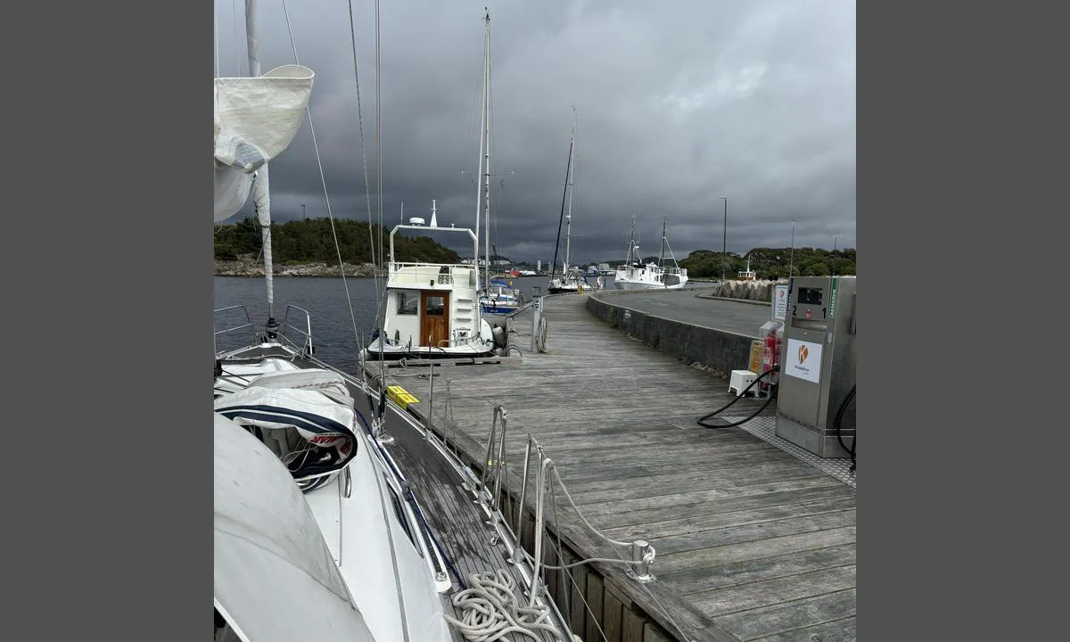 Melingsundet Gjestebrygge - Tananger: {"base": "no", "no": "Bunkringskaien Juni2024", "se": "Bunkringskajen Juni2024", "en": "Bunkering quay June 2024", "da": "Bunkringskajen Juni2024"}