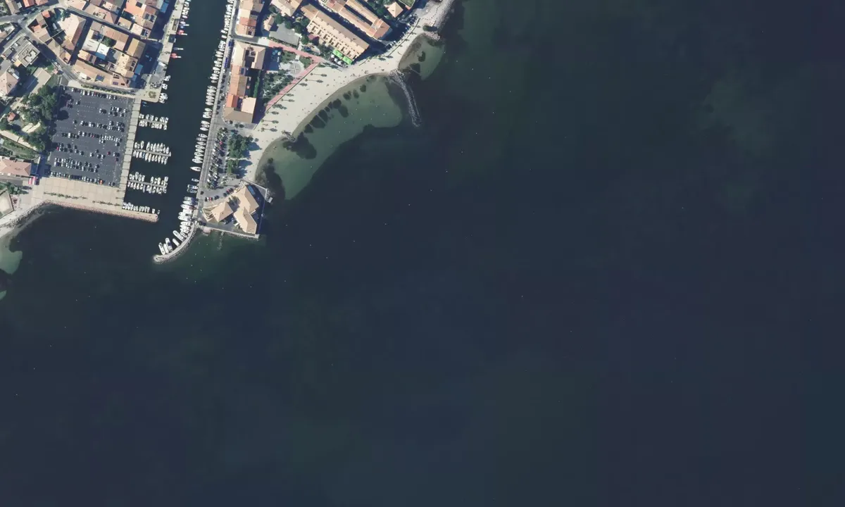 Flyfoto av Mèze 1