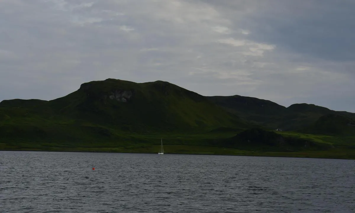 Mhor Bay: {"base": "en", "no": "Mohrbukta", "se": "Mohr Bay", "en": "Mohr Bay", "da": "Mohr Bugt"}