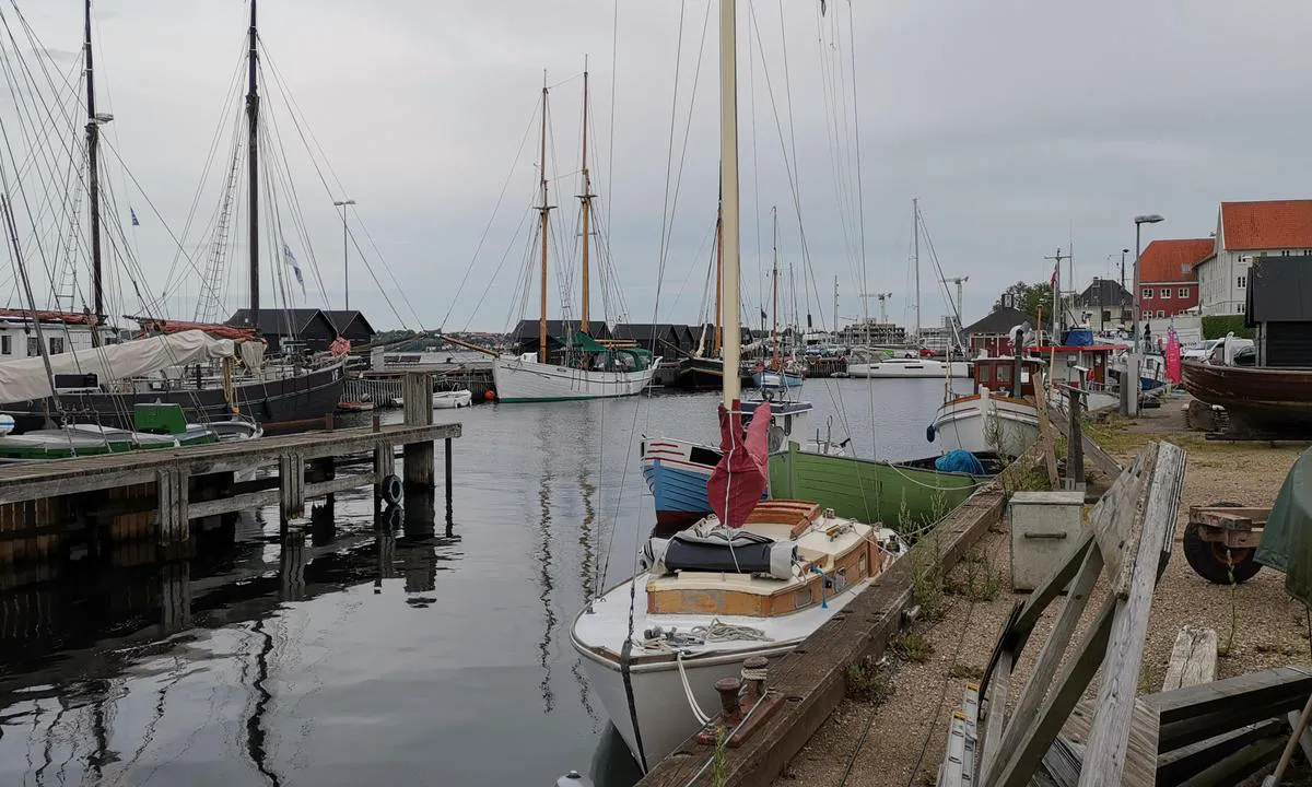 Middelfart Gammel Havn: {"base": "no", "no": "Fra syd mot nord", "se": "Fr\u00e5n syd mot nord", "en": "From south to north", "da": "Fra syd mod nord"}