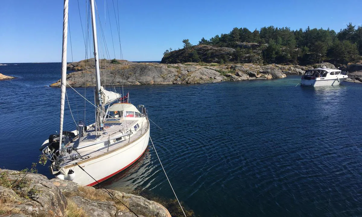 Midtre Sandvika: {"base": "no", "no": "Bilde tatt mot s\u00f8r\u00f8st.", "se": "Bild tagen mot sydost.", "en": "Picture taken towards southeast.", "da": "Billede taget mod syd\u00f8st.\u201d} json to {"}