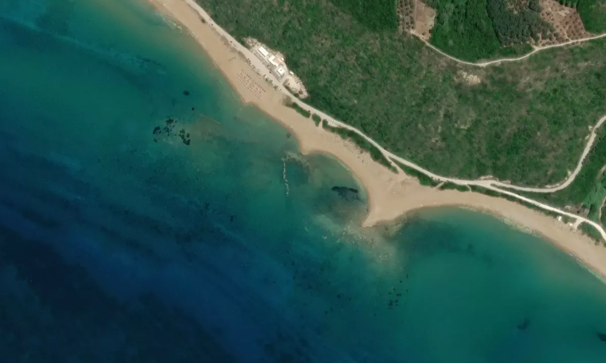 Flyfoto av Mikro Nisi Beach