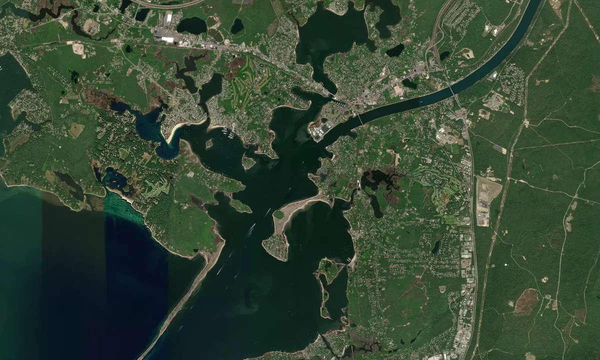 Agawam Point: Flyfoto av MMA (free moorings)