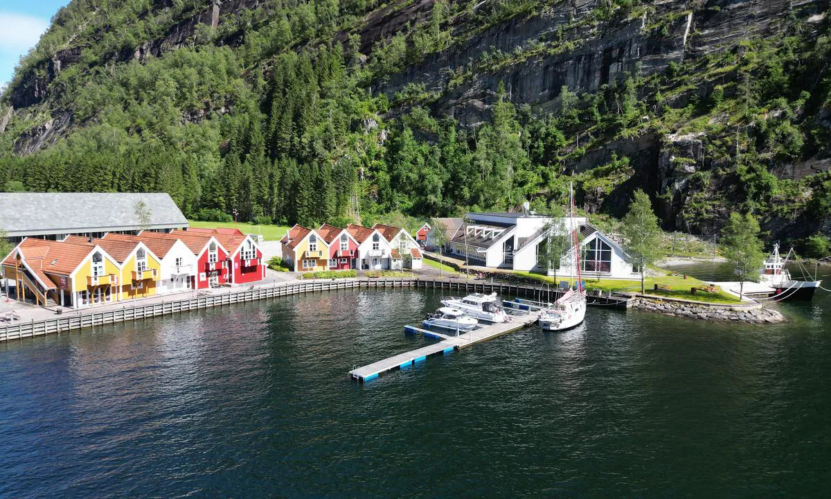 Modalen Båthavn: {"base": "no", "no": "Gjestehavna", "se": "G\u00e4sthamnen", "en": "Guest Harbor", "da": "G\u00e6stehavnen"}