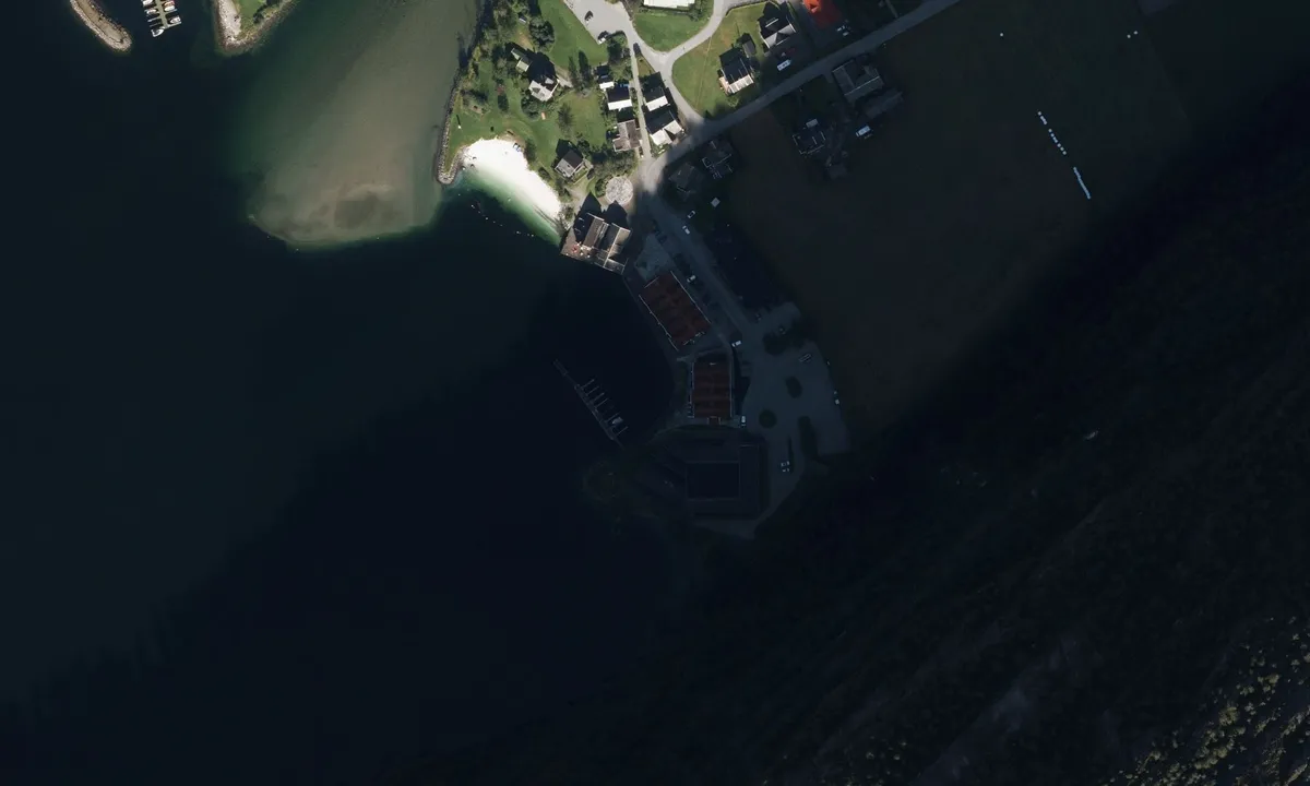 Flyfoto av Modalen Båthavn