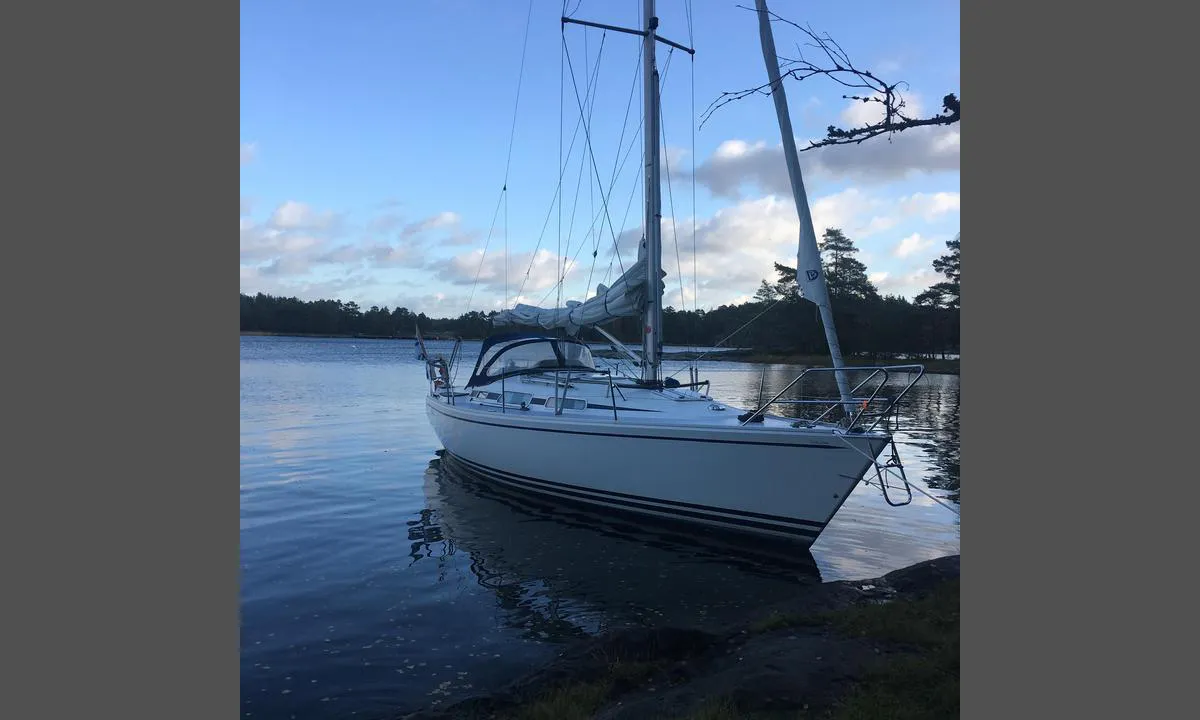 Modermagan: {"base": "en", "no": "Festet til nordlige bredden", "se": "F\u00e4st vid den norra stranden", "en": "Attached to northern shore", "da": "Tilsluttet den nordlige kyst", "fr": "Attach\u00e9 \u00e0 la rive nord", "de": "An der Nordk\u00fcste befestigt", "es": "Adjunto a la orilla norte", "it": "Attaccato alla riva settentrionale", "pt": "Anexado \u00e0 costa norte", "nl": "Aangelegd aan de noordelijke oever", "pl": "Przy p\u00f3\u0142nocnym brzegu", "uk": "\u041f\u0440\u0438\u043a\u0440\u0456\u043f\u043b\u0435\u043d\u0438\u0439 \u0434\u043e \u043f\u0456\u0432\u043d\u0456\u0447\u043d\u043e\u0433\u043e \u0431\u0435\u0440\u0435\u0433\u0430", "ro": "Ata\u0219at \u021b\u0103rmului nordic", "tr": "Kuzey k\u0131y\u0131s\u0131na ba\u011fl\u0131", "el": "\u03a0\u03c1\u03bf\u03c3\u03b1\u03c1\u03bc\u03bf\u03c3\u03bc\u03ad\u03bd\u03bf \u03c3\u03c4\u03b7\u03bd \u03b2\u03cc\u03c1\u03b5\u03b9\u03b1 \u03b1\u03ba\u03c4\u03ae", "cs": "P\u0159ipojeno k severn\u00edmu b\u0159ehu", "hu": "\u00c9szaki parthoz r\u00f6gz\u00edtve", "fi": "Kiinnittyneen\u00e4 pohjoisrannalle", "bg": "\u041f\u0440\u0438\u043a\u0440\u0435\u043f\u0435\u043d \u043a\u044a\u043c \u0441\u0435\u0432\u0435\u0440\u043d\u0438\u044f \u0431\u0440\u044f\u0433", "sr": "Privezano uz severnu obalu", "et": "P\u00f5hjakaldale kinnitatud", "lv": "Piesl\u0113gts pie zieme\u013cu krasta", "lt": "Prijungtas prie \u0161iaurin\u0117s pakrant\u0117s"}