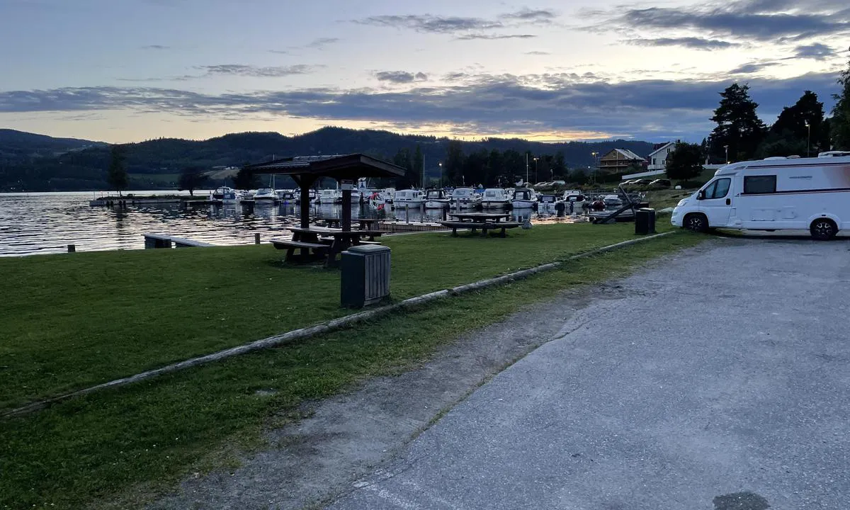 Moelv båthavn : {"base": "no", "no": "Gjesteplasser med koselig og sosial uteplass.", "se": "G\u00e4stplatser med mysig och social uteplats.", "en": "Guest spots with cozy and social outdoor area.", "da": "G\u00e6stepladser med hyggelig og social udend\u00f8rsplads."}