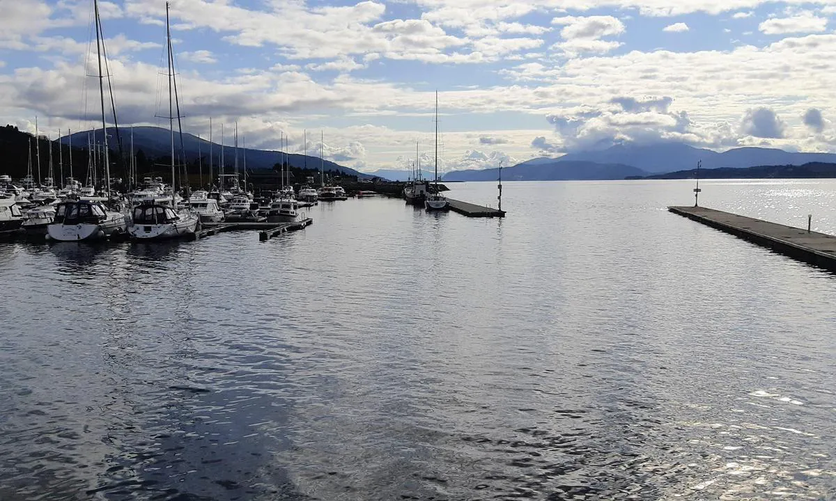 Molde Marina: {"base": "no", "no": "Innseiling til havna.", "se": "Insegling till hamnen.", "en": "Entrance to the harbour.", "da": "Indsejling til havnen."}