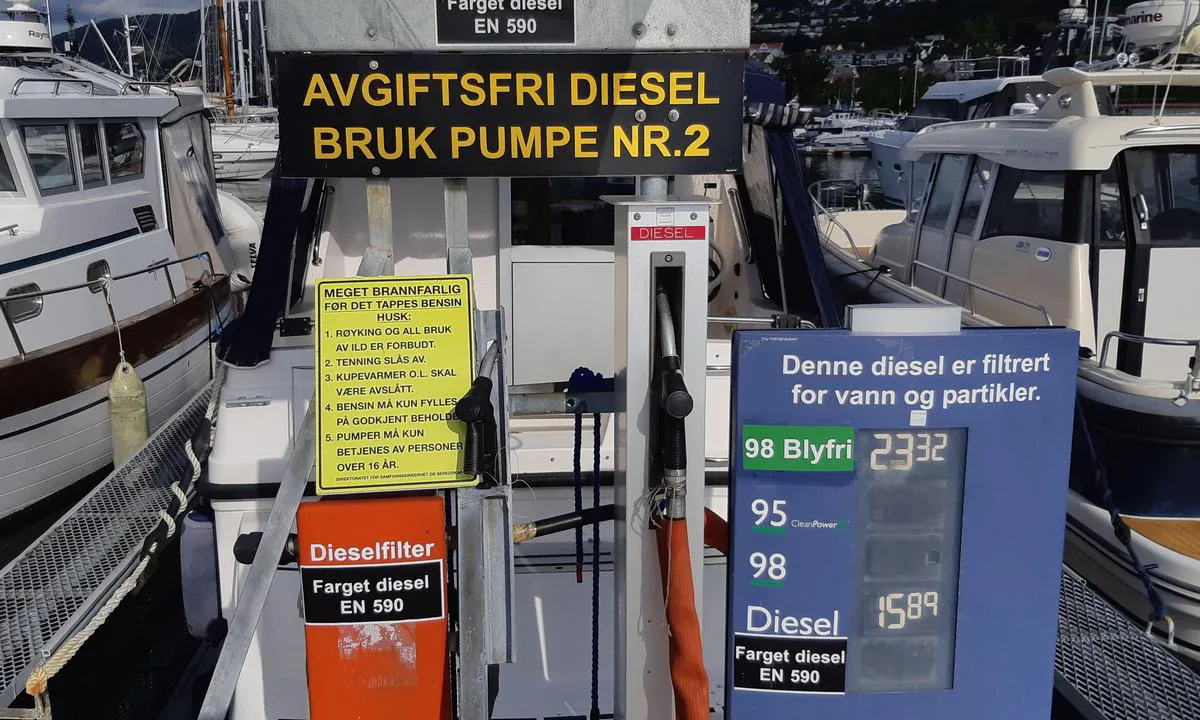 Molde Marina: Fyllestasjon på egen flytebrygge.
Diesel, bensin og vann.