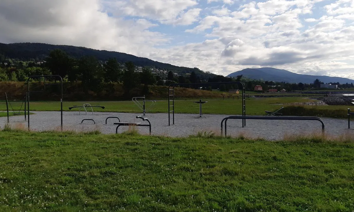 Molde Marina: {"base": "no", "no": "Lekeplass.", "se": "Lekplats.", "en": "Playground.", "da": "Legeplads."}