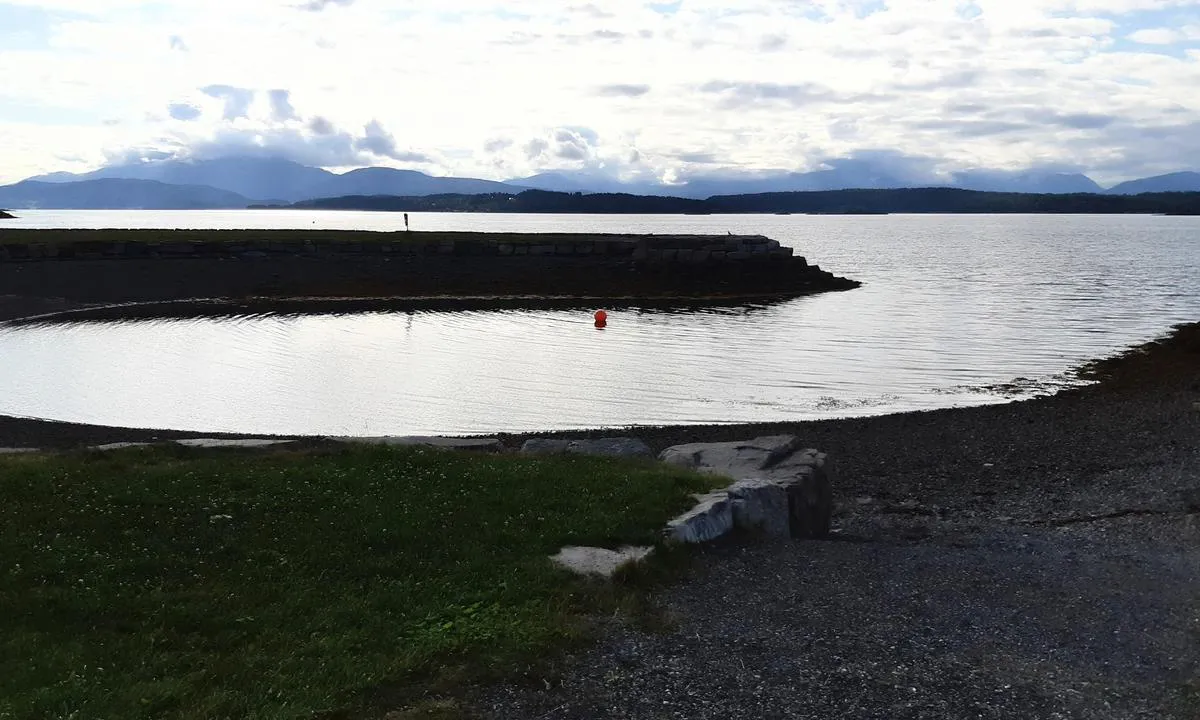 Molde Marina: Badeplass med "strand".
NB!pass på, det blir fort brådybt.