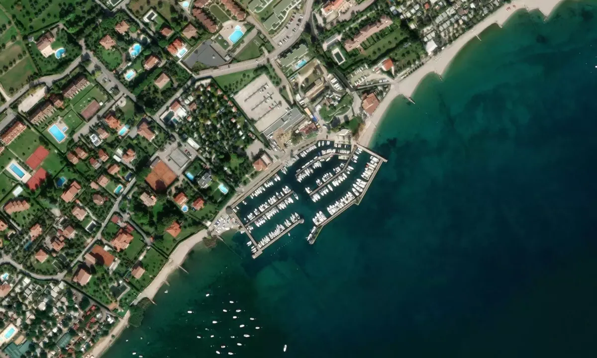 Flyfoto av Moniga Porto Nautica
