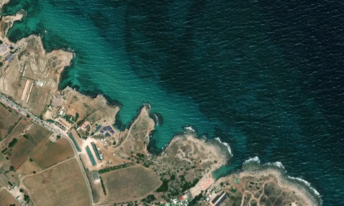Flyfoto av Monopoli caves