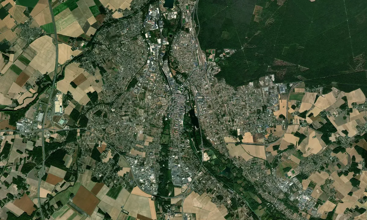 Flyfoto av Montargis Port St Roch