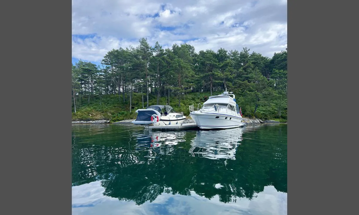 Mørkavågen: {"base": "no", "no": "Flytebrygge p\u00e5 s\u00f8rsiden av v\u00e5gen", "se": "Flytbrygga p\u00e5 s\u00f6dra sidan av viken", "en": "Floating dock on the south side of the bay", "da": "Flydebro p\u00e5 sydsiden af v\u00e5gen"}