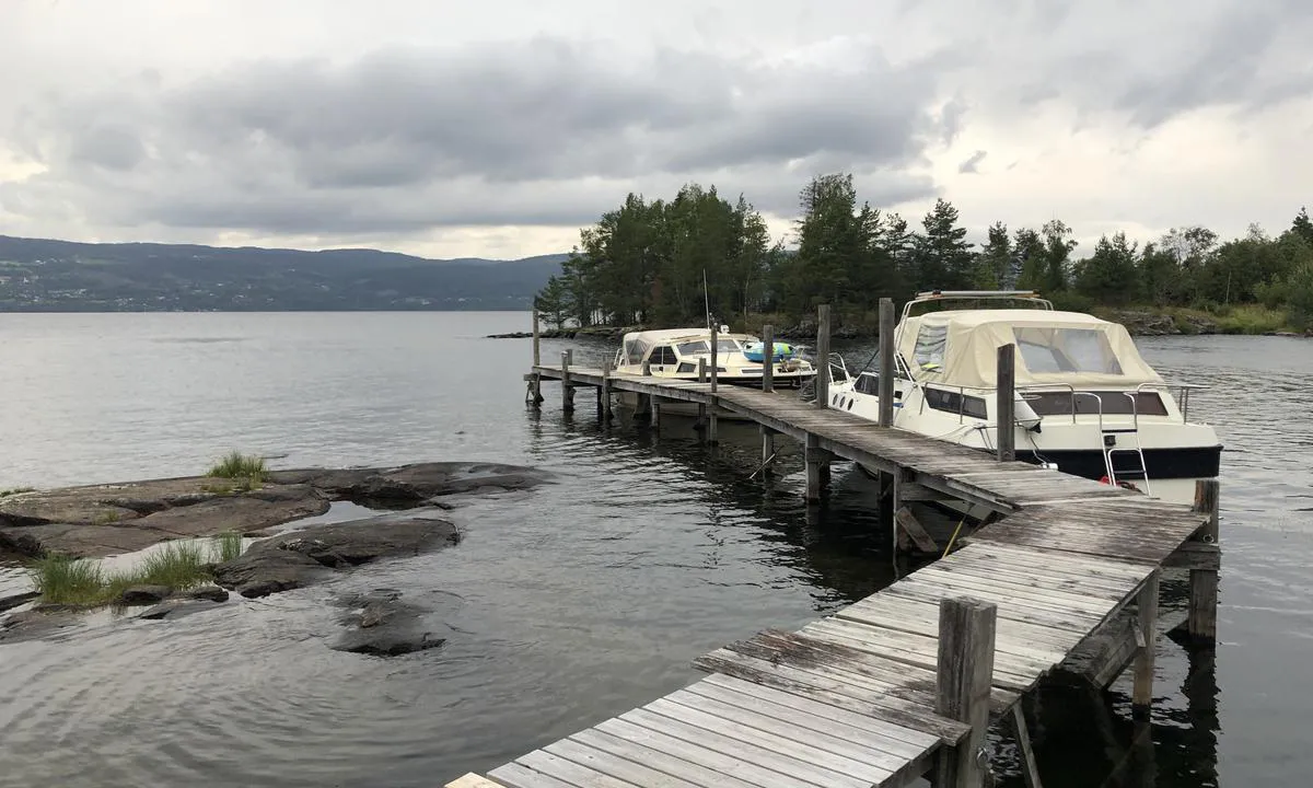 {"base": "no", "no": "Kaia p\u00e5 Morskogen", "se": "Bryggan p\u00e5 Morskogen", "en": "The quay at Morskogen", "da": "Kajen p\u00e5 Morskogen"}