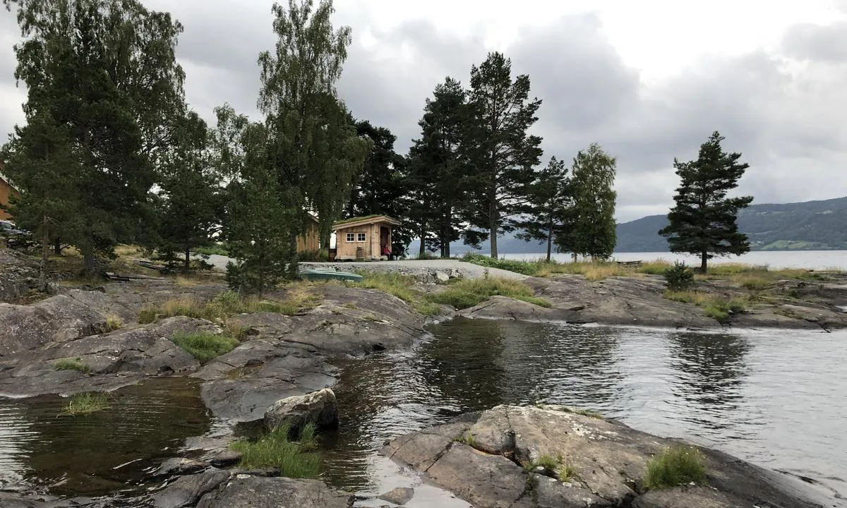 {"base": "no", "no": "Grillhytte p\u00e5 Morskogen.", "se": "Grillstuga p\u00e5 Morskogen.", "en": "Grill hut at Morskogen.", "da": "Grillhytte ved Morskogen."}
