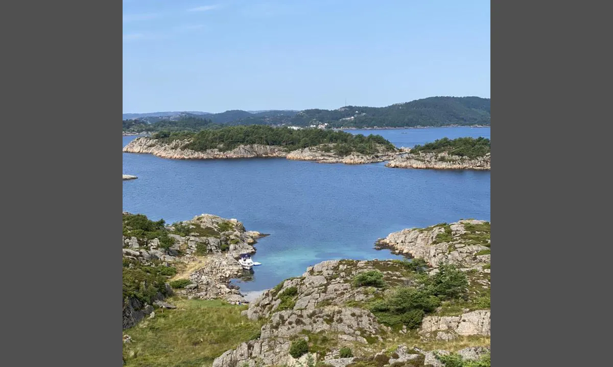 Mortehåla: {"base": "no", "no": "Oversiktsbilde av innl\u00f8pet", "se": "\u00d6versiktsbild av inloppet", "en": "Overview image of the inlet", "da": "Oversigtsbillede af indl\u00f8bet"}