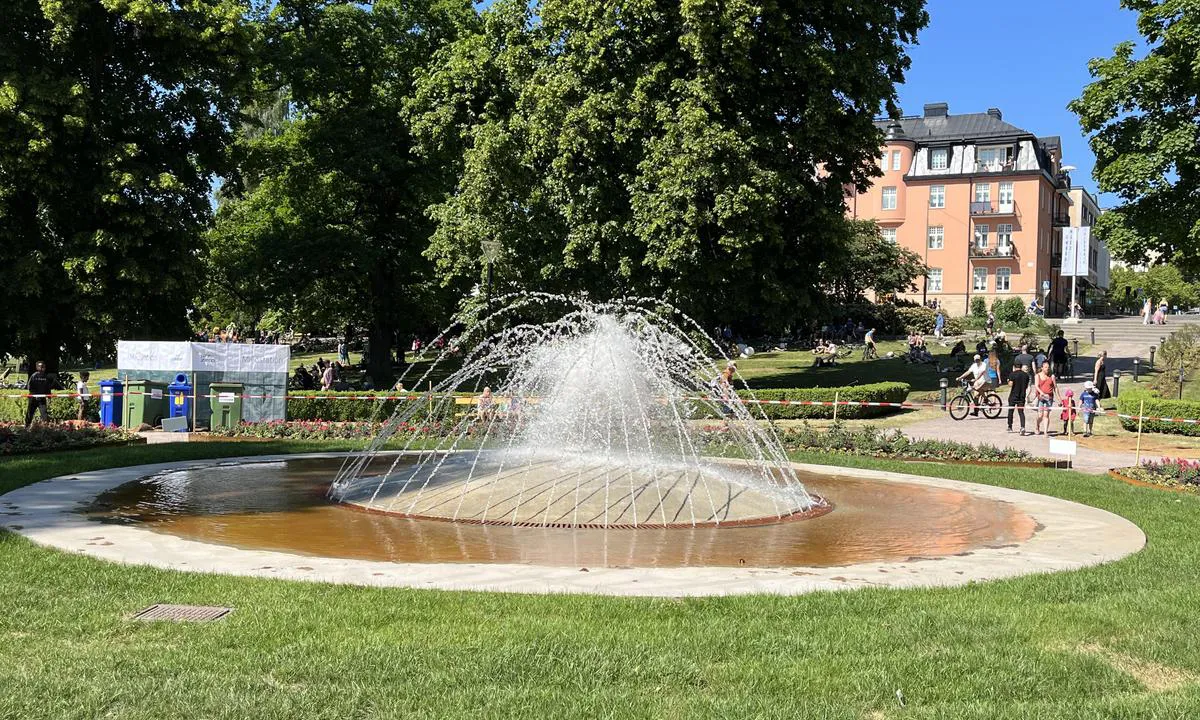 Motala: {"base": "da", "no": "Sm\u00e5 og st\u00f8rre parker flere steder.", "se": "Sm\u00e5 och st\u00f6rre parker p\u00e5 flera platser.", "en": "Small and larger parks in several locations.", "da": "Sm\u00e5 og st\u00f8rre parker flere steder."}
