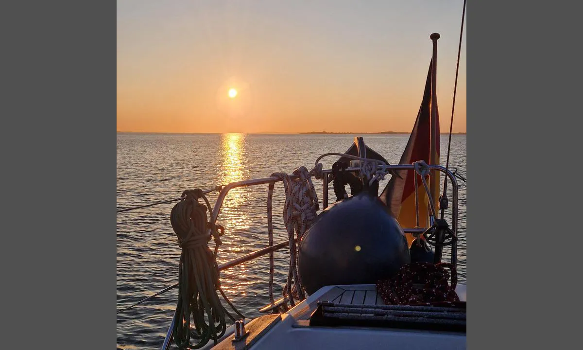 {"base": "en", "no": "Utsikt fra Nabbevik til Avernak\u00f6", "se": "Utsikt fr\u00e5n Nabbe Bay till Avernak\u00f6", "en": "View from Nabbe Bay to Avernak\u00f6", "da": "Udsigt fra Nabbe Bugt til Avernak\u00f8", "fr": "Vue de la baie de Nabbe vers Avernak\u00f6", "de": "Blick von der Nabbe Bucht auf Avernak\u00f6", "es": "Vista de la Bah\u00eda de Nabbe hacia Avernak\u00f6", "it": "Vista dalla Baia di Nabbe verso Avernak\u00f6", "pt": "Vista da Ba\u00eda de Nabbe para Avernak\u00f6", "nl": "Uitzicht vanaf Nabbe Bay naar Avernak\u00f6", "pl": "Widok z Zatoki Nabbe na Avernak\u00f6", "uk": "\u0412\u0438\u0434 \u0437 \u0437\u0430\u0442\u043e\u043a\u0438 \u041d\u0430\u0431\u0431\u0435 \u0434\u043e \u0410\u0432\u0435\u0440\u043d\u0430\u043a\u043e", "ro": "Vedere din Golful Nabbe c\u0103tre Avernak\u00f6", "tr": "Nabbe Koyu'ndan Avernak\u00f6'ye Bak\u0131\u015f", "el": "\u0398\u03ad\u03b1 \u03b1\u03c0\u03cc \u03c4\u03bf\u03bd \u039a\u03cc\u03bb\u03c0\u03bf Nabbe \u03c0\u03c1\u03bf\u03c2 \u03c4\u03bf Avernak\u00f6", "cs": "Pohled z Nabbe Bay na Avernak\u00f6", "hu": "Kil\u00e1t\u00e1s a Nabbe-\u00f6b\u00f6lb\u0151l Avernak\u00f6 fel\u00e9", "fi": "N\u00e4kym\u00e4 Nabbenlahdelta Avernak\u00f6lle", "bg": "\u0418\u0437\u0433\u043b\u0435\u0434 \u043e\u0442 \u0437\u0430\u043b\u0438\u0432\u0430 \u041d\u0430\u0431\u0435 \u043a\u044a\u043c \u0410\u0432\u0435\u0440\u043d\u0430\u043a\u044c\u043e", "sr": "Pogled sa Nabbe zaliva ka Avernak\u00f6", "et": "Vaade Nabbe lahelt Avernak\u00f6 poole", "lv": "Skats no Nabbe l\u012b\u010da uz Avernak\u00f6", "lt": "Vaizdas i\u0161 Nabbe \u012flankos \u012f Avernak\u00f6"}