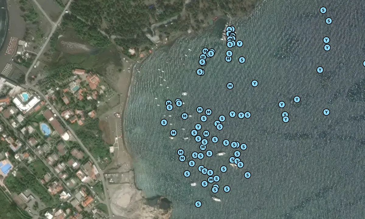 Satelite image of Nautica Est mooring buoys