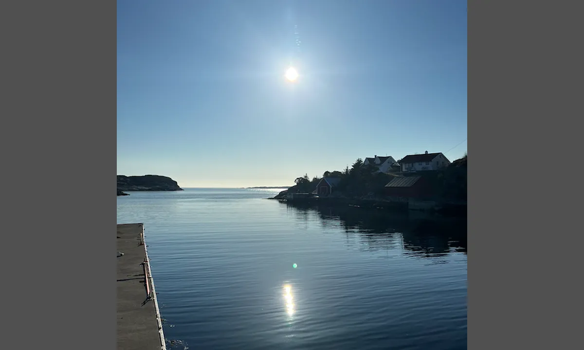 Nautnes Fiskevær: {"base": "no", "no": "Kveldssol", "se": "Kv\u00e4llssol", "en": "Evening sun", "da": "Aftensol"}