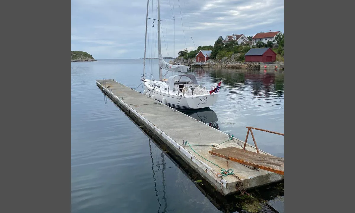 {"base": "no", "no": "Flytebrygge ved Nautnes fiskev\u00e6r,.", "se": "Flytbrygga vid Nautnes fiskel\u00e4ge.", "en": "Floating dock at Nautnes fishing village.", "da": "Flydebro ved Nautnes fiskerleje."}