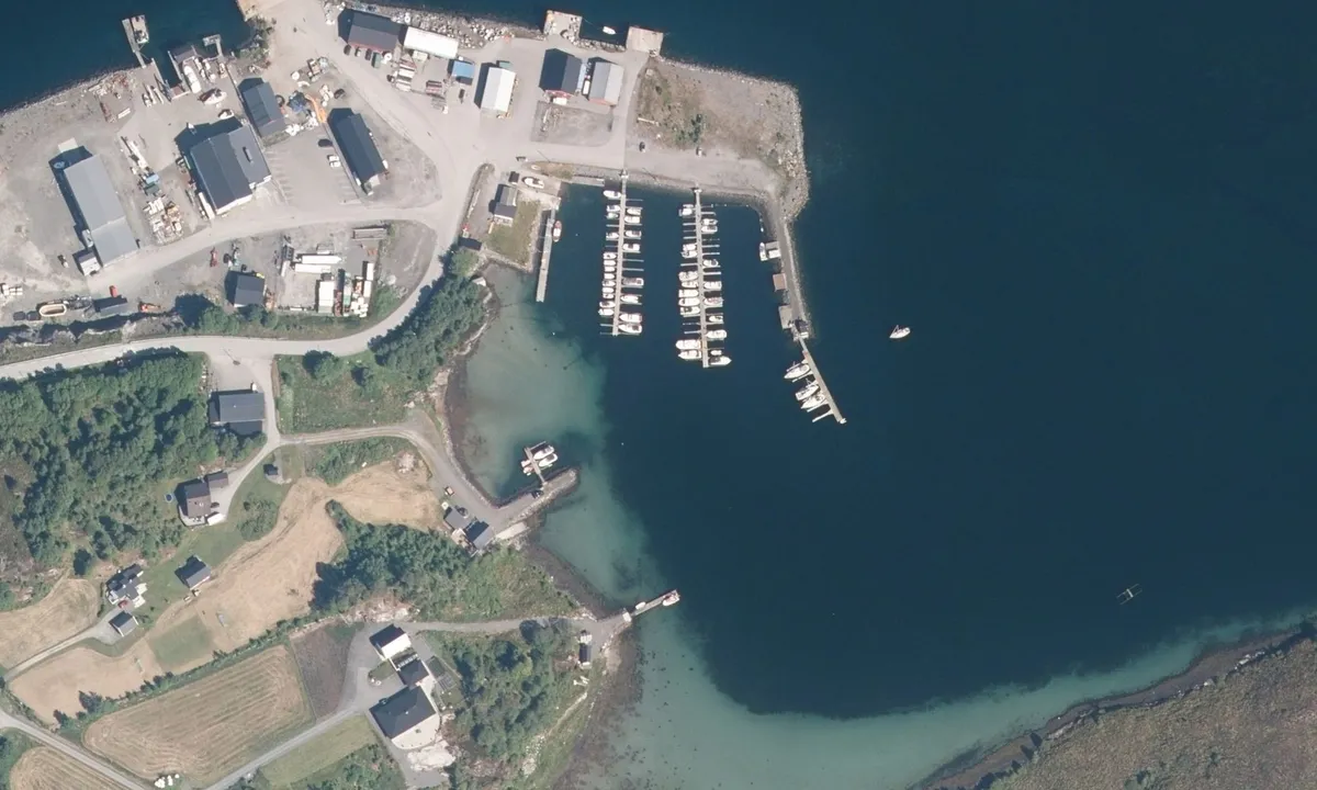 Flyfoto av Nautneset Småbåthamn
