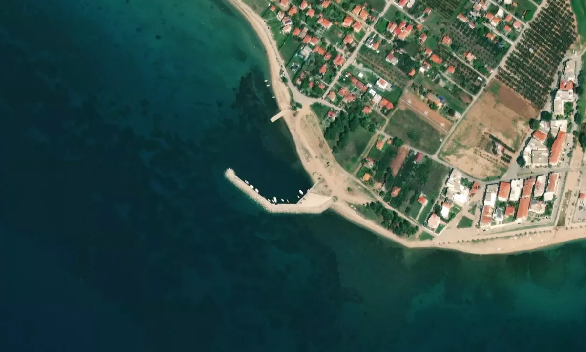Flyfoto av Nea Plagia