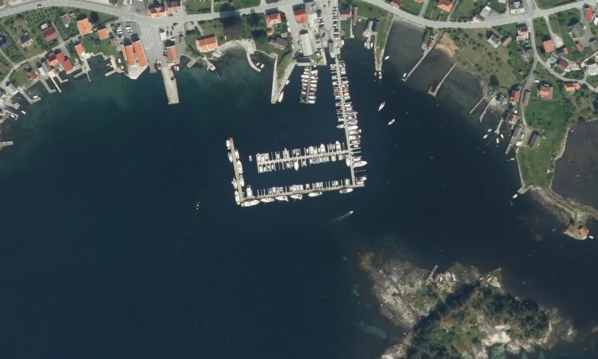 Flyfoto av Nedstrand Båtforening