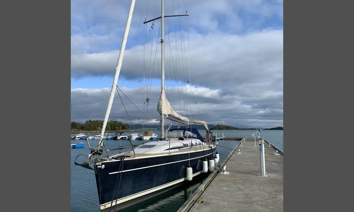 Nedstrand Feriesenter og Marina: {"base": "no", "no": "Utmerket flytebrygge - gode fasiliteter - toalett, dusj, dagligvare 2 min gange", "se": "Utm\u00e4rkt flytbrygga - bra faciliteter - toalett, dusch, dagligvaror 2 minuters g\u00e5ngavst\u00e5nd", "en": "Excellent floating pier - good facilities - toilet, shower, grocery store 2 minutes walk", "da": "Fremragende flydebro - gode faciliteter - toilet, bruser, dagligvarer 2 minutters gang"}